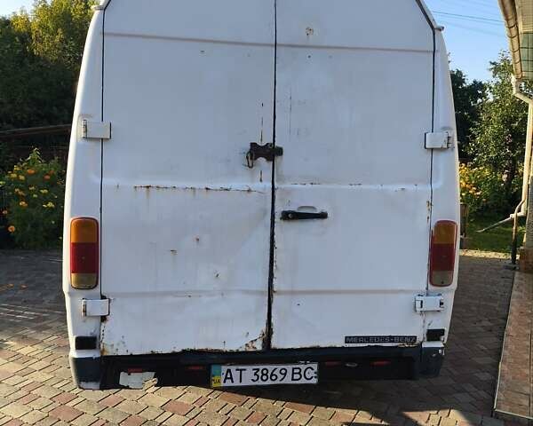 Белый Мерседес T1, объемом двигателя 2.3 л и пробегом 560 тыс. км за 2500 $, фото 1 на Automoto.ua