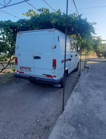 Белый Мерседес T1, объемом двигателя 2.3 л и пробегом 500 тыс. км за 2200 $, фото 4 на Automoto.ua