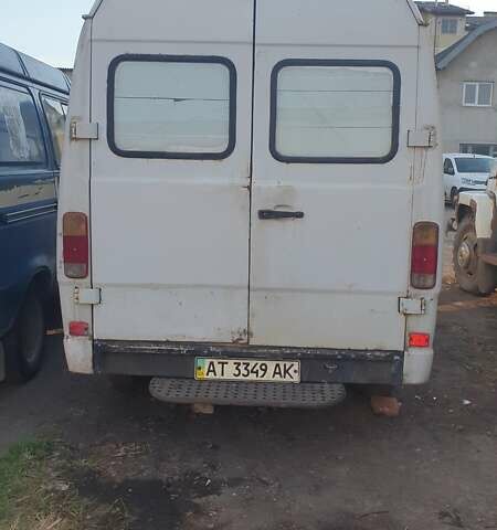 Белый Мерседес T1, объемом двигателя 2.3 л и пробегом 300 тыс. км за 2800 $, фото 1 на Automoto.ua