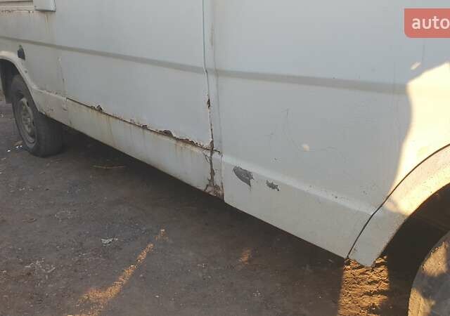 Белый Мерседес T1, объемом двигателя 2.3 л и пробегом 300 тыс. км за 2800 $, фото 4 на Automoto.ua