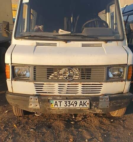 Белый Мерседес T1, объемом двигателя 2.3 л и пробегом 300 тыс. км за 2800 $, фото 3 на Automoto.ua