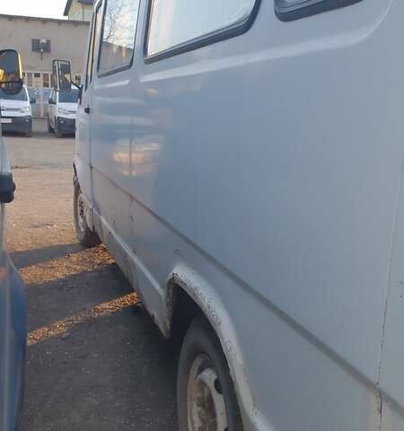 Белый Мерседес T1, объемом двигателя 2.3 л и пробегом 300 тыс. км за 2800 $, фото 5 на Automoto.ua