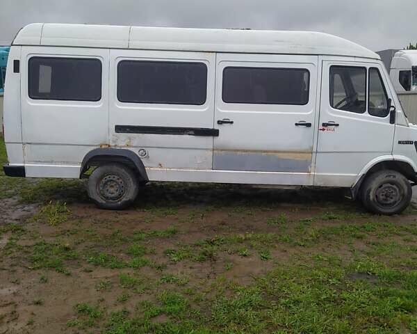 Белый Мерседес T1, объемом двигателя 2.9 л и пробегом 752 тыс. км за 2800 $, фото 3 на Automoto.ua