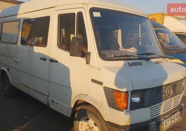 Белый Мерседес T1, объемом двигателя 2.3 л и пробегом 300 тыс. км за 2800 $, фото 2 на Automoto.ua