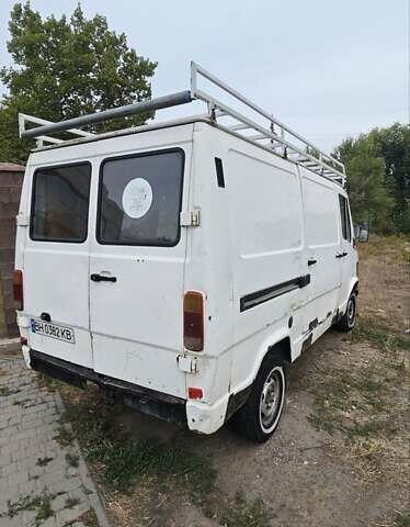 Белый Мерседес T1, объемом двигателя 2.3 л и пробегом 462 тыс. км за 3000 $, фото 6 на Automoto.ua