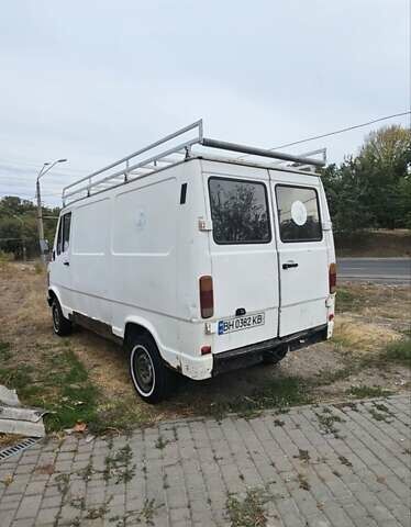 Белый Мерседес T1, объемом двигателя 2.3 л и пробегом 462 тыс. км за 3000 $, фото 2 на Automoto.ua