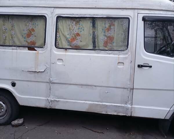 Білий Мерседес T1, об'ємом двигуна 2.9 л та пробігом 8 тис. км за 2000 $, фото 1 на Automoto.ua