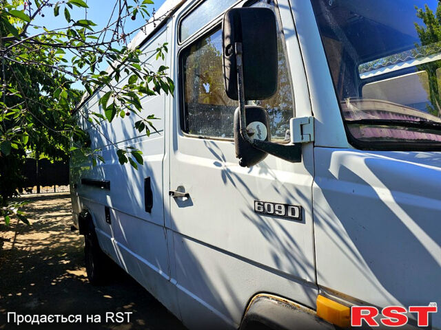 Белый Мерседес T1, объемом двигателя 4 л и пробегом 0 тыс. км за 5200 $, фото 1 на Automoto.ua