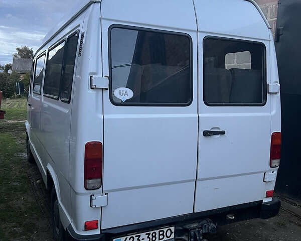 Белый Мерседес T1, объемом двигателя 2.3 л и пробегом 395 тыс. км за 4999 $, фото 2 на Automoto.ua