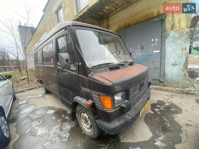 Черный Мерседес T1, объемом двигателя 0 л и пробегом 200 тыс. км за 1550 $, фото 2 на Automoto.ua