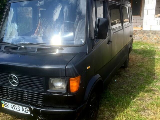 Чорний Мерседес T1, об'ємом двигуна 2.9 л та пробігом 320 тис. км за 1850 $, фото 1 на Automoto.ua