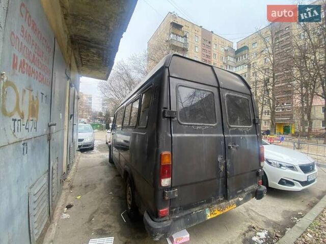Черный Мерседес T1, объемом двигателя 0 л и пробегом 200 тыс. км за 1550 $, фото 6 на Automoto.ua