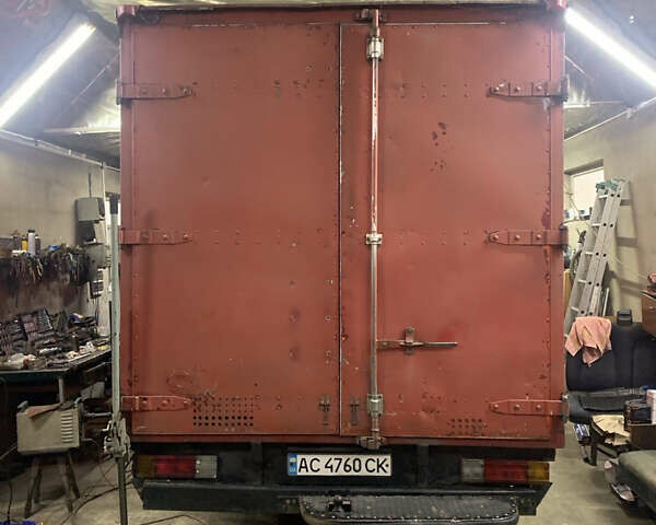 Красный Мерседес T1, объемом двигателя 3 л и пробегом 500 тыс. км за 3200 $, фото 1 на Automoto.ua