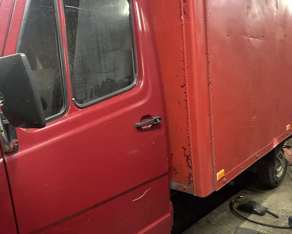 Красный Мерседес T1, объемом двигателя 3 л и пробегом 500 тыс. км за 3200 $, фото 4 на Automoto.ua