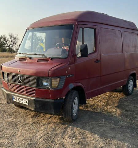 Красный Мерседес T1, объемом двигателя 2.3 л и пробегом 799 тыс. км за 1800 $, фото 1 на Automoto.ua