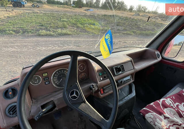 Красный Мерседес T1, объемом двигателя 2.3 л и пробегом 799 тыс. км за 1800 $, фото 4 на Automoto.ua