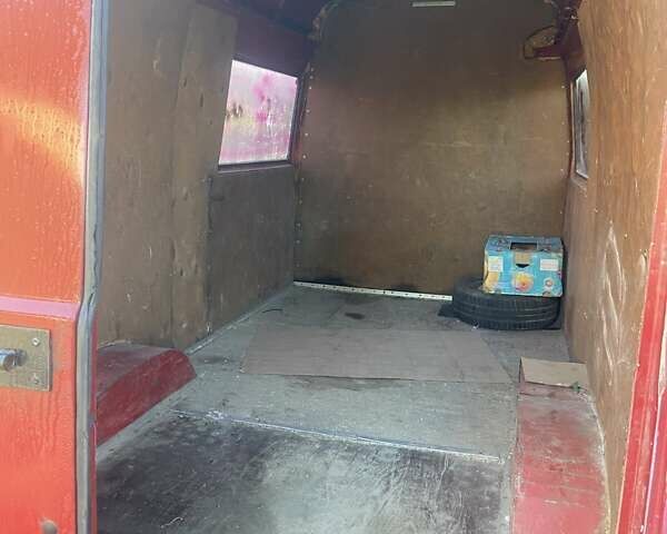 Красный Мерседес T1, объемом двигателя 2.3 л и пробегом 424 тыс. км за 2000 $, фото 5 на Automoto.ua