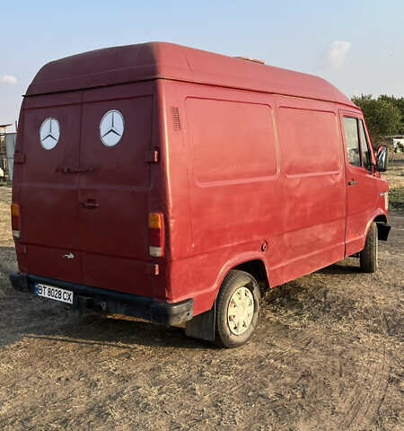 Красный Мерседес T1, объемом двигателя 2.3 л и пробегом 799 тыс. км за 1800 $, фото 3 на Automoto.ua