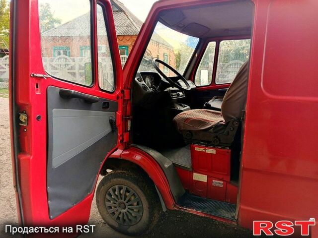 Красный Мерседес T1, объемом двигателя 2.3 л и пробегом 0 тыс. км за 2900 $, фото 7 на Automoto.ua