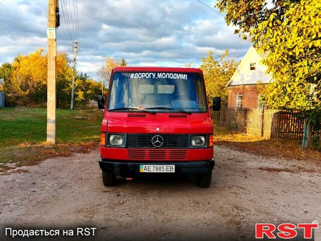 Красный Мерседес T1, объемом двигателя 2.3 л и пробегом 0 тыс. км за 2900 $, фото 4 на Automoto.ua