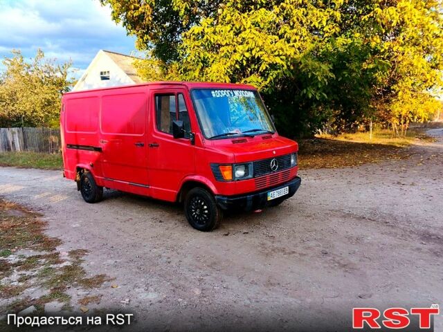 Красный Мерседес T1, объемом двигателя 2.3 л и пробегом 0 тыс. км за 2900 $, фото 6 на Automoto.ua