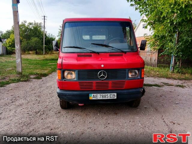 Красный Мерседес T1, объемом двигателя 2.3 л и пробегом 0 тыс. км за 2900 $, фото 3 на Automoto.ua