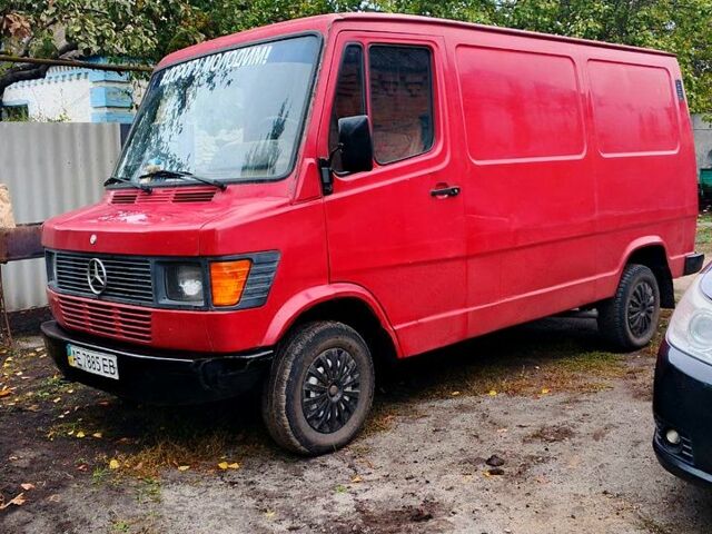 Красный Мерседес T1, объемом двигателя 2.3 л и пробегом 0 тыс. км за 2900 $, фото 1 на Automoto.ua