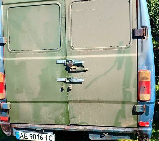 Красный Мерседес T1, объемом двигателя 2.9 л и пробегом 180 тыс. км за 3000 $, фото 2 на Automoto.ua