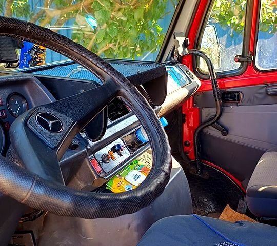 Красный Мерседес T1, объемом двигателя 2.9 л и пробегом 180 тыс. км за 3000 $, фото 1 на Automoto.ua