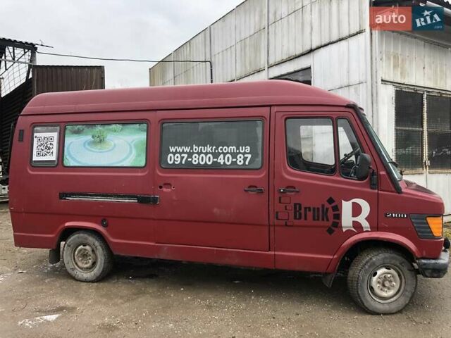 Красный Мерседес T1, объемом двигателя 2.9 л и пробегом 445 тыс. км за 4500 $, фото 3 на Automoto.ua