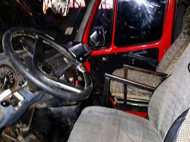 Червоний Мерседес T1, об'ємом двигуна 2.9 л та пробігом 300 тис. км за 2000 $, фото 5 на Automoto.ua