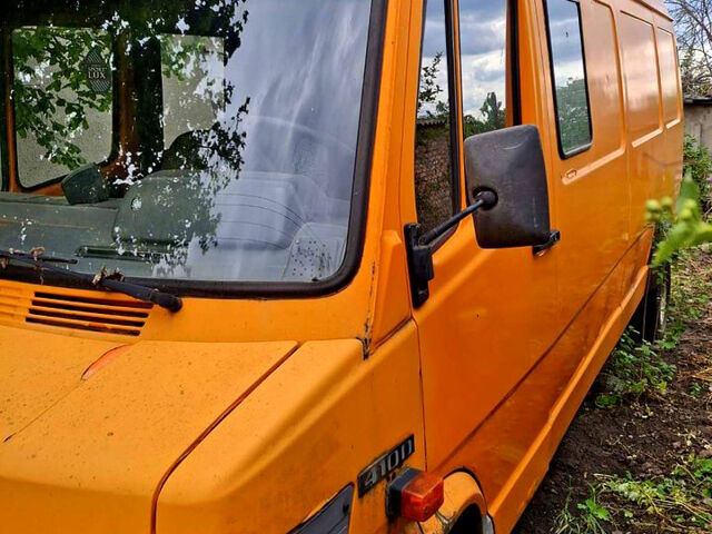 Мерседес T1, объемом двигателя 2.9 л и пробегом 0 тыс. км за 2700 $, фото 3 на Automoto.ua