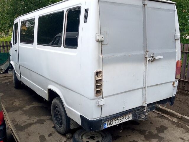 Мерседес T1, объемом двигателя 2.4 л и пробегом 0 тыс. км за 1200 $, фото 2 на Automoto.ua