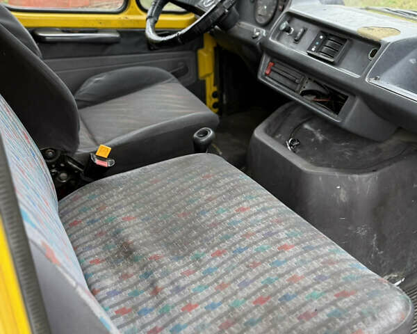 Желтый Мерседес T1, объемом двигателя 2.9 л и пробегом 500 тыс. км за 3650 $, фото 5 на Automoto.ua