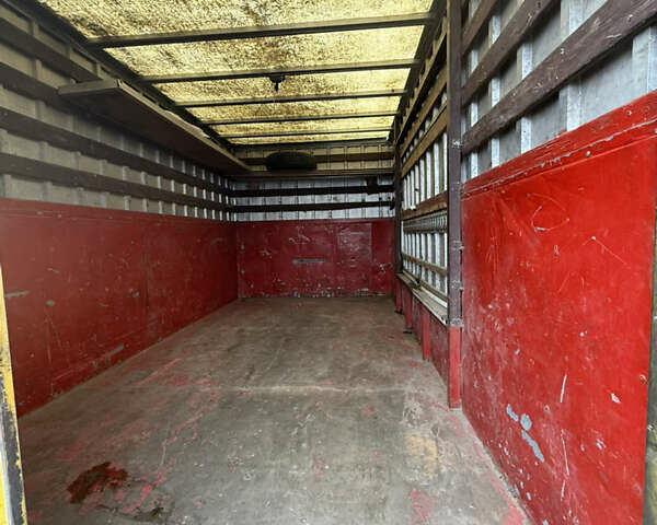 Желтый Мерседес T1, объемом двигателя 2.9 л и пробегом 500 тыс. км за 3650 $, фото 9 на Automoto.ua