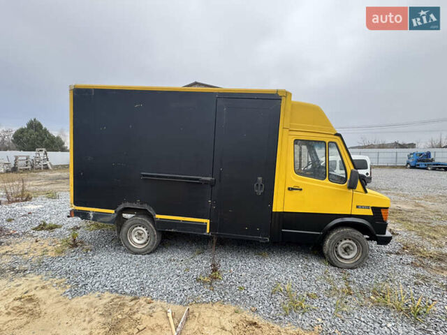 Желтый Мерседес T1, объемом двигателя 2.3 л и пробегом 400 тыс. км за 3100 $, фото 3 на Automoto.ua