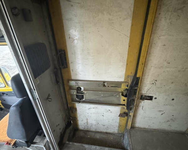 Желтый Мерседес T1, объемом двигателя 2.3 л и пробегом 400 тыс. км за 3100 $, фото 14 на Automoto.ua