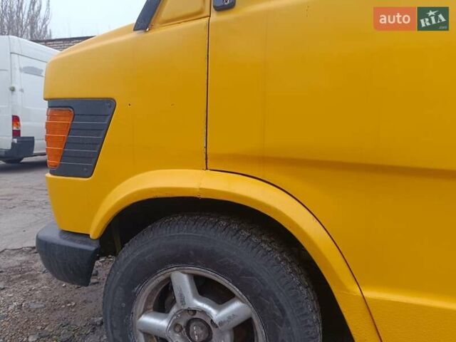 Желтый Мерседес T1, объемом двигателя 0 л и пробегом 2 тыс. км за 3500 $, фото 1 на Automoto.ua