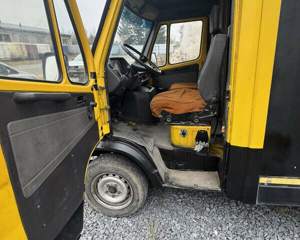 Желтый Мерседес T1, объемом двигателя 2.3 л и пробегом 400 тыс. км за 3100 $, фото 7 на Automoto.ua