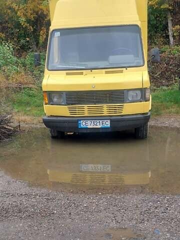 Желтый Мерседес T1, объемом двигателя 2.3 л и пробегом 490 тыс. км за 3450 $, фото 4 на Automoto.ua