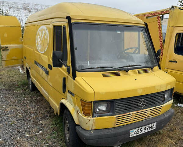 Желтый Мерседес T1, объемом двигателя 2.3 л и пробегом 300 тыс. км за 1700 $, фото 1 на Automoto.ua