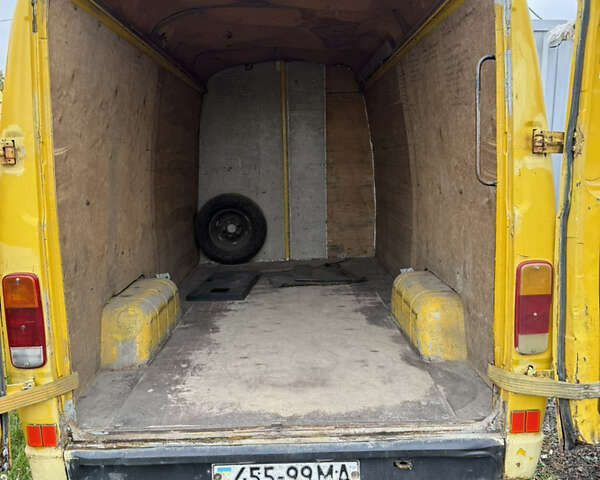 Желтый Мерседес T1, объемом двигателя 2.3 л и пробегом 300 тыс. км за 1700 $, фото 5 на Automoto.ua