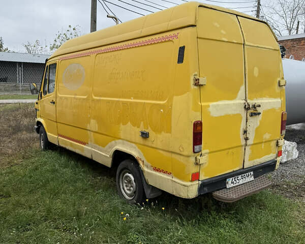 Желтый Мерседес T1, объемом двигателя 2.3 л и пробегом 300 тыс. км за 1700 $, фото 3 на Automoto.ua