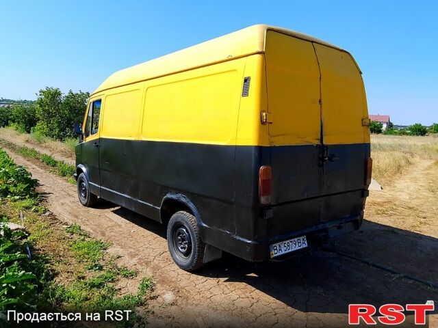 Желтый Мерседес T1, объемом двигателя 2.9 л и пробегом 0 тыс. км за 1300 $, фото 2 на Automoto.ua