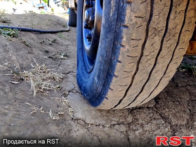 Желтый Мерседес T1, объемом двигателя 2.9 л и пробегом 0 тыс. км за 1300 $, фото 5 на Automoto.ua