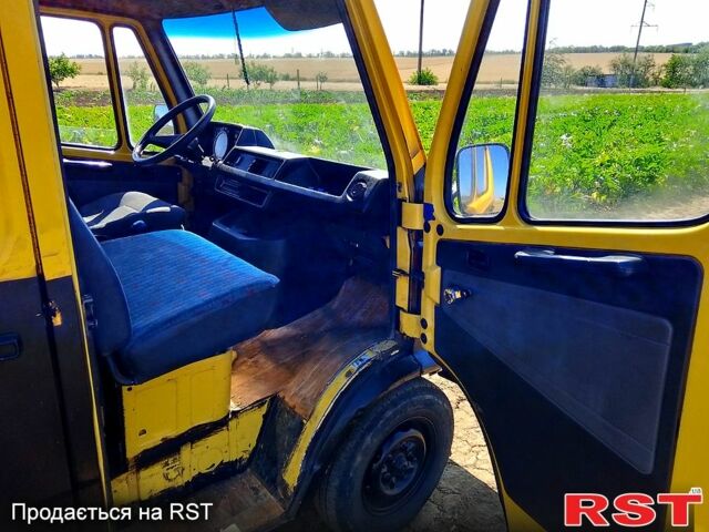 Желтый Мерседес T1, объемом двигателя 2.9 л и пробегом 0 тыс. км за 1300 $, фото 8 на Automoto.ua