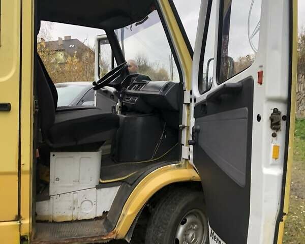 Жовтий Мерседес T1, об'ємом двигуна 2.3 л та пробігом 500 тис. км за 3300 $, фото 1 на Automoto.ua