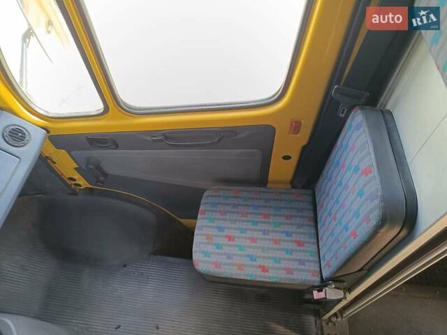 Жовтий Мерседес T1, об'ємом двигуна 2.3 л та пробігом 250 тис. км за 4800 $, фото 6 на Automoto.ua