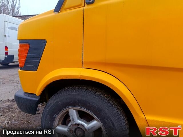 Желтый Мерседес T1, объемом двигателя 2.3 л и пробегом 0 тыс. км за 3500 $, фото 1 на Automoto.ua