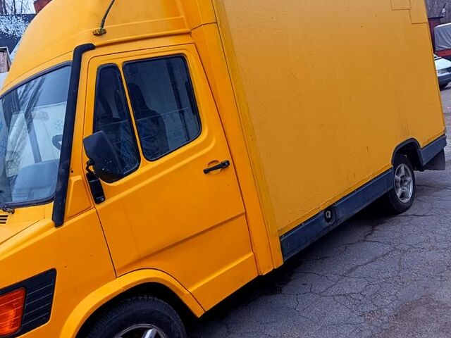 Желтый Мерседес T1, объемом двигателя 2.3 л и пробегом 0 тыс. км за 3500 $, фото 8 на Automoto.ua